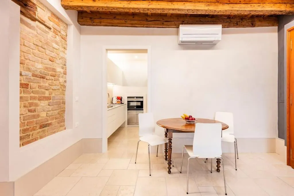 Apartment Dream'S Door With Canal View In Venice